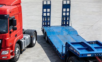 Ki diferans ki genyen ant yon semi-trelè ak yon trelè?